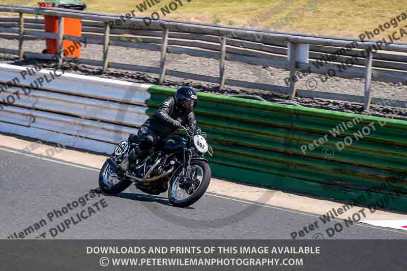 Vintage motorcycle club;eventdigitalimages;mallory park;mallory park trackday photographs;no limits trackdays;peter wileman photography;trackday digital images;trackday photos;vmcc festival 1000 bikes photographs